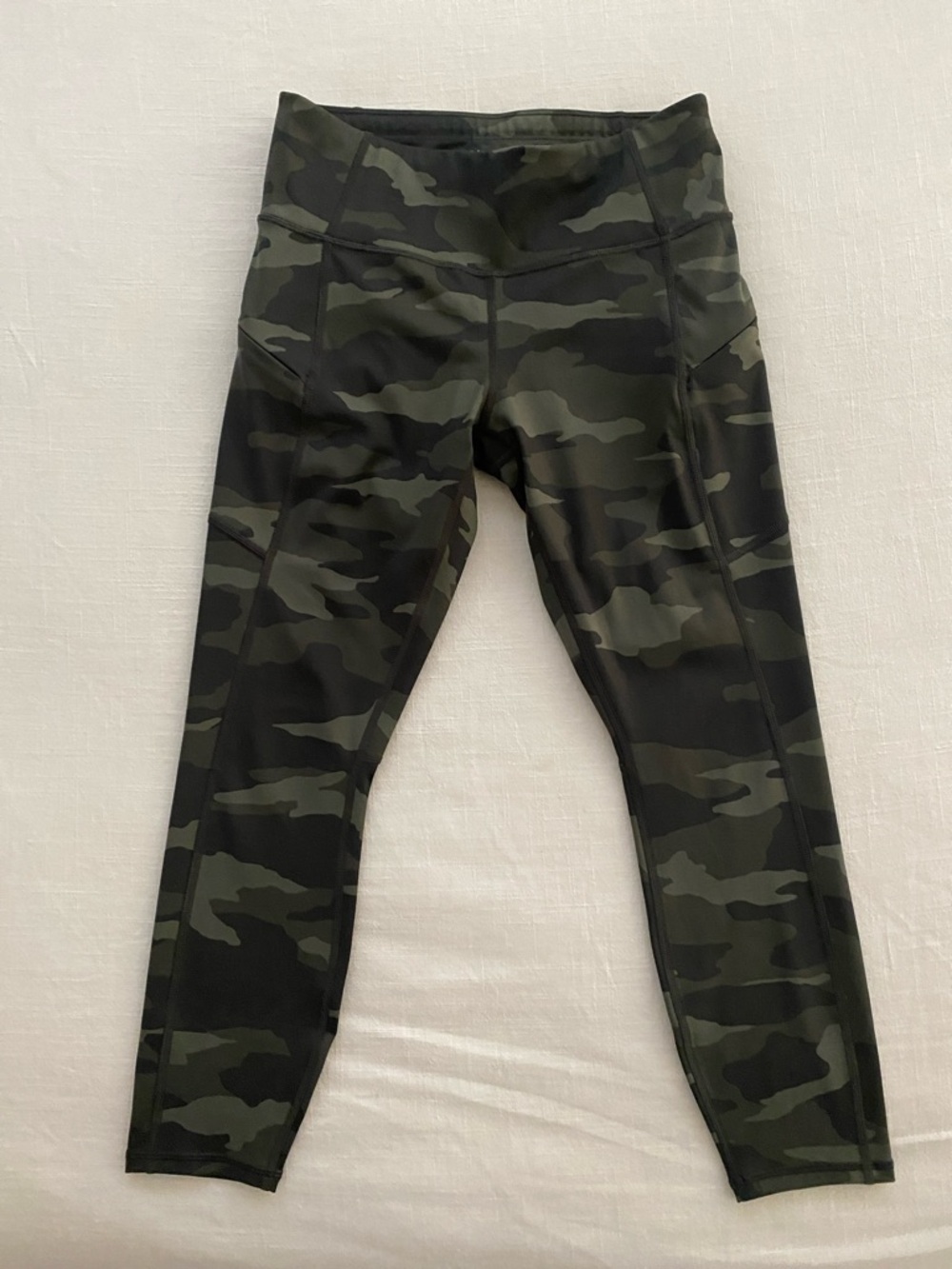 Athleta Camo Contender 7/8 Tight